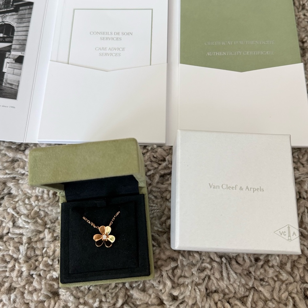 Van Cleef & Arpels Gold Floral Pendant Necklace